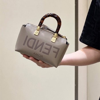 펜디 FENDI 바이더웨이 보스턴백 17CM
