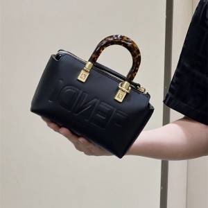 펜디 FENDI 바이더웨이 보스턴백 17CM