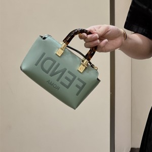 펜디 FENDI 바이더웨이 보스턴백 17CM