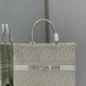 디올 DIOR 북토트백42CM