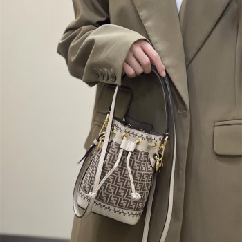 펜디 FENDI 몬트레조 미니 버킷백 18CM
