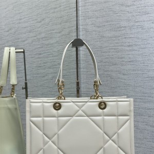 디올 DIOR 북토트백36CM