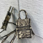 디올 DIOR 북토트백13.5CM