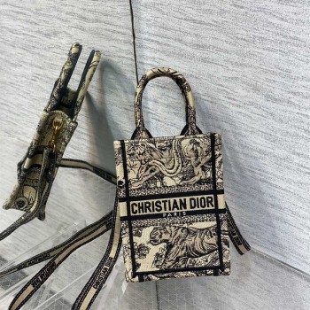 디올 DIOR 북토트백13.5CM