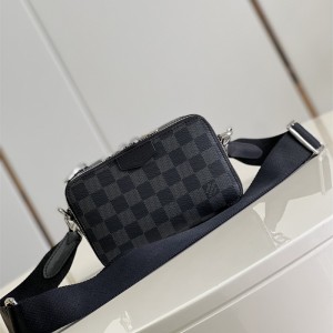 루이비통 Louis Vuitton 알파 웨어러블 월릿  M60418