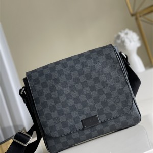 루이비통 Louis Vuitton  다미에 그라피트 디스트릭트PM N41260