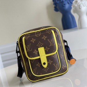 루이비통 Louis Vuitton 크리스토퍼 웨어러블 월릿M69404