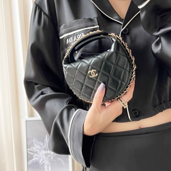 샤넬 CHANEL 파우치백 램스킨, 골드 메탈 AP3095