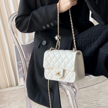 샤넬 CHANEL 골드볼 램스킨 클래식백 18CM