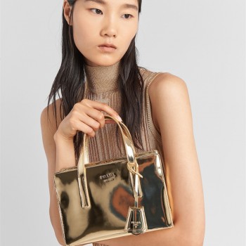 프라다 리에디션 1995 브러시드가죽 미니백 1BA357