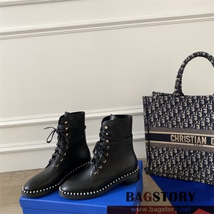 스튜어트 와이츠먼 SW 부츠 워커