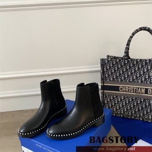 스튜어트 와이츠먼 SW 부츠 워커