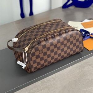 루이비통 Louis Vuitton 도프 키트 토일렛 파우치