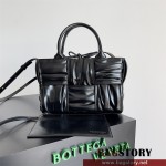 보테가베네타 BV 미니 아르코 토트백 729042