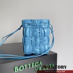 보테가 베네타 BOTTEGA VENETA 램스킨 스몰 카세트 버킷백  717187