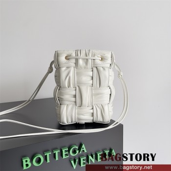 보테가 베네타 BOTTEGA VENETA 램스킨 스몰 카세트 버킷백 717187