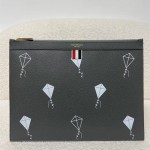 톰브라운 THOM BROWNE 클러치백 미디움