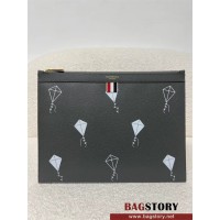 톰브라운 THOM BROWNE 클러치백 미디움