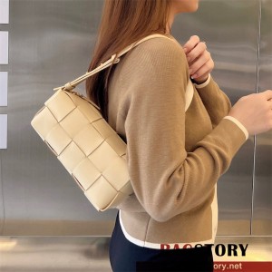 보테가베네타 BV 브릭 카세트 숄더백 729166