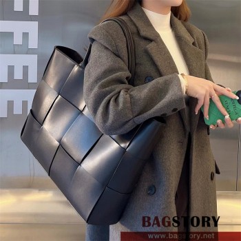 보테가베네타 아르코 라지 토트백 680165