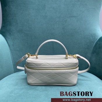 입생로랑 YSL 생로랑 퀼티드 베니티 케이스 669560