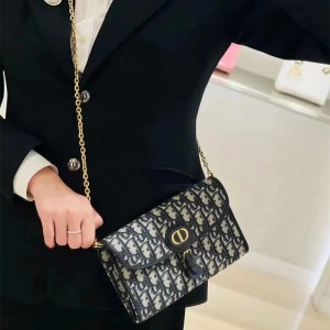 디올 DIOR BOBBY EAST-WEST 바비 체인 파우치백