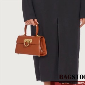 페라가모 Ferragamo 아이코닉 탑 핸들백 212958