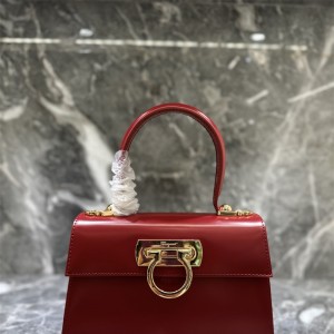 페라가모 Ferragamo 아이코닉 탑 핸들백 212958