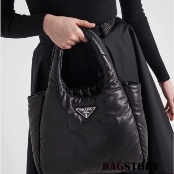 프라다 PRADA 신상  패딩 댄 미디엄  소프트 나파 가죽 백 1BG413