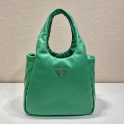 프라다 PRADA 신상 패딩 댄 미디엄 소프트 나파 가죽 백 1BG413