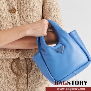 프라다 PRADA 신상 스몰 패딩 소프트 나파 가죽 백 1BA359