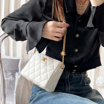 샤넬 CHANEL 핫 신상   하트볼 호보백 스몰 캐비어 블랙 금장  AS3830