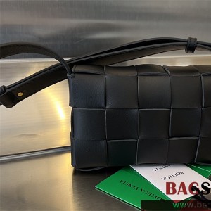 보테가베네타 스몰  카세트백 크로스백 19CM  730848