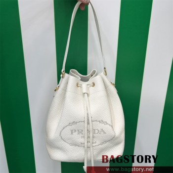 프라다 PRADA 다이노 버킷백 레더 버킷백 1BE018