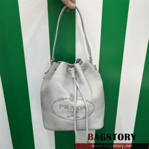프라다 PRADA 다이노 버킷백 레더 버킷백 1BE018