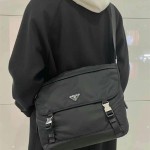 프라다 Prada 남성 가방 리나일론 사피아노 숄더백 2VD052