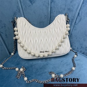 미우미우 MIUMIU 마틀라세 나파 가죽 숄더백  5BH211