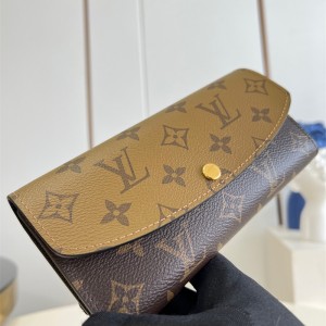 루이비통 Louis Vuitton  에밀리 월릿 장지갑 M82157