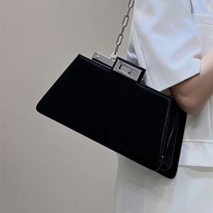 펜디 FENDI 피카부 컷 미디엄 가죽백 34CM