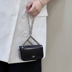펜디 FENDI 퍼스트 사이트 가죽 나노백 13CM