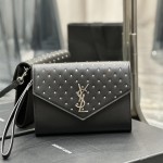 입생로랑 YSL 생로랑  엠보스드 모노그램 핸들 클러치 617662