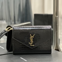 입생로랑 YSL 생로랑 엠보스드 모노그램 핸들 클러치 617662