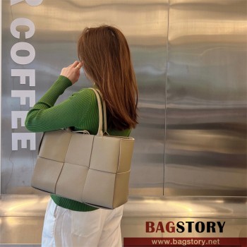 보테가베네타 BV  유니코 아르코 미디엄 토트백 36.5CM