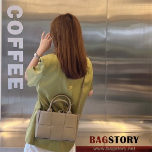 보테가베네타 BV 미니 아르코 토트백 25cm 709337