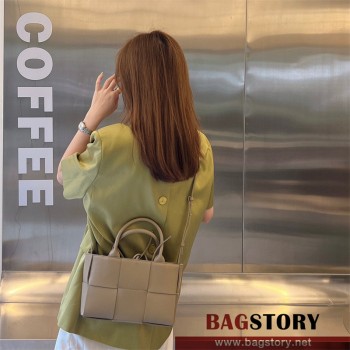 보테가베네타 BV 미니 아르코 토트백 25cm 709337