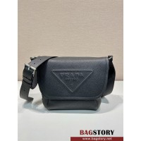 프라다 PRADA  엠보스드 로고 가죽 메신저백 2VD056