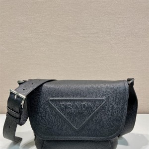프라다 PRADA  엠보스드 로고 가죽 메신저백 2VD056
