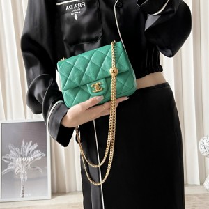 샤넬 CHANEL 핫 신상 23ss 뉴미니 하트볼 캐비어 미니 플랩백 AS3829