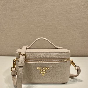 프라다 PRADA 미니백 레더 삼각 로고 토트 여자 숄더백 1BH202