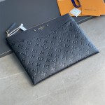 루이비통 Louis Vuitton 클러치백 데일리 파우치 M62937